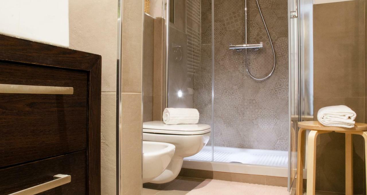 Flowers Apartment Joivy 25 كومو المظهر الخارجي الصورة