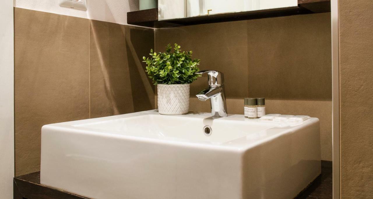 Flowers Apartment Joivy 25 كومو المظهر الخارجي الصورة