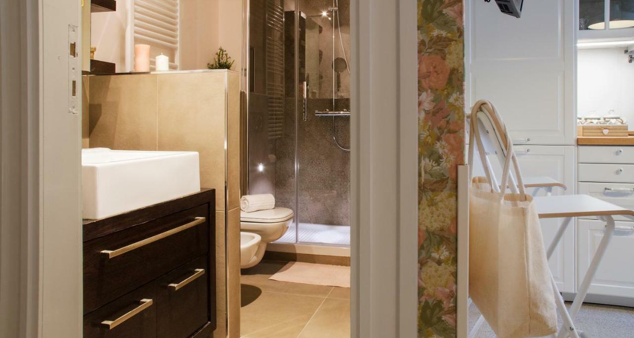 Flowers Apartment Joivy 25 كومو المظهر الخارجي الصورة