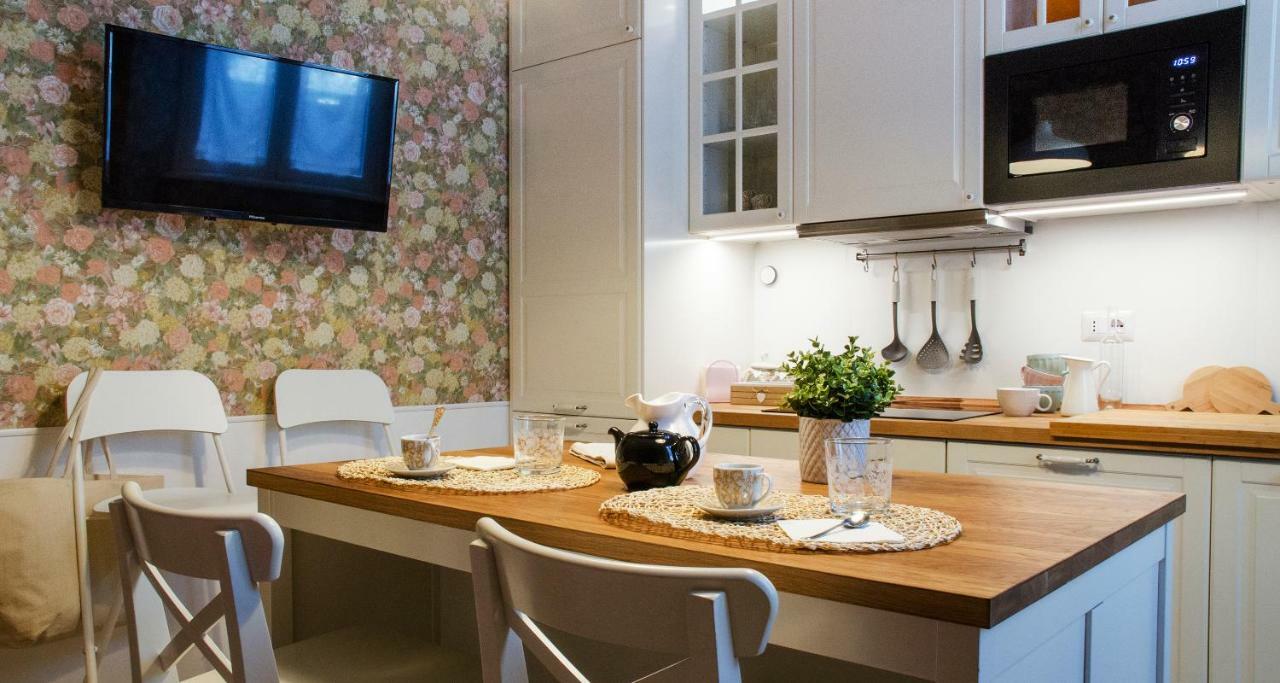 Flowers Apartment Joivy 25 كومو المظهر الخارجي الصورة