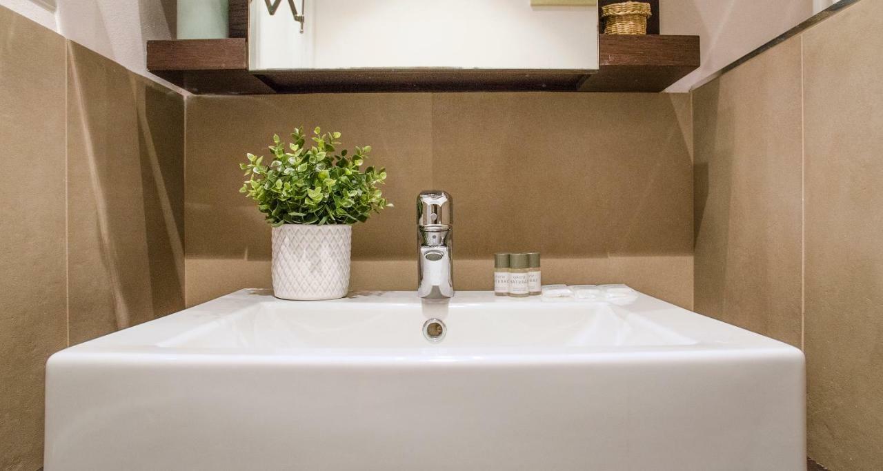 Flowers Apartment Joivy 25 كومو المظهر الخارجي الصورة