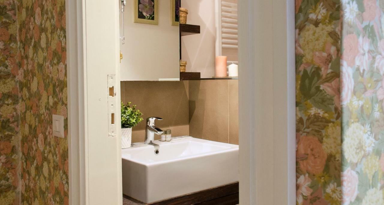 Flowers Apartment Joivy 25 كومو المظهر الخارجي الصورة